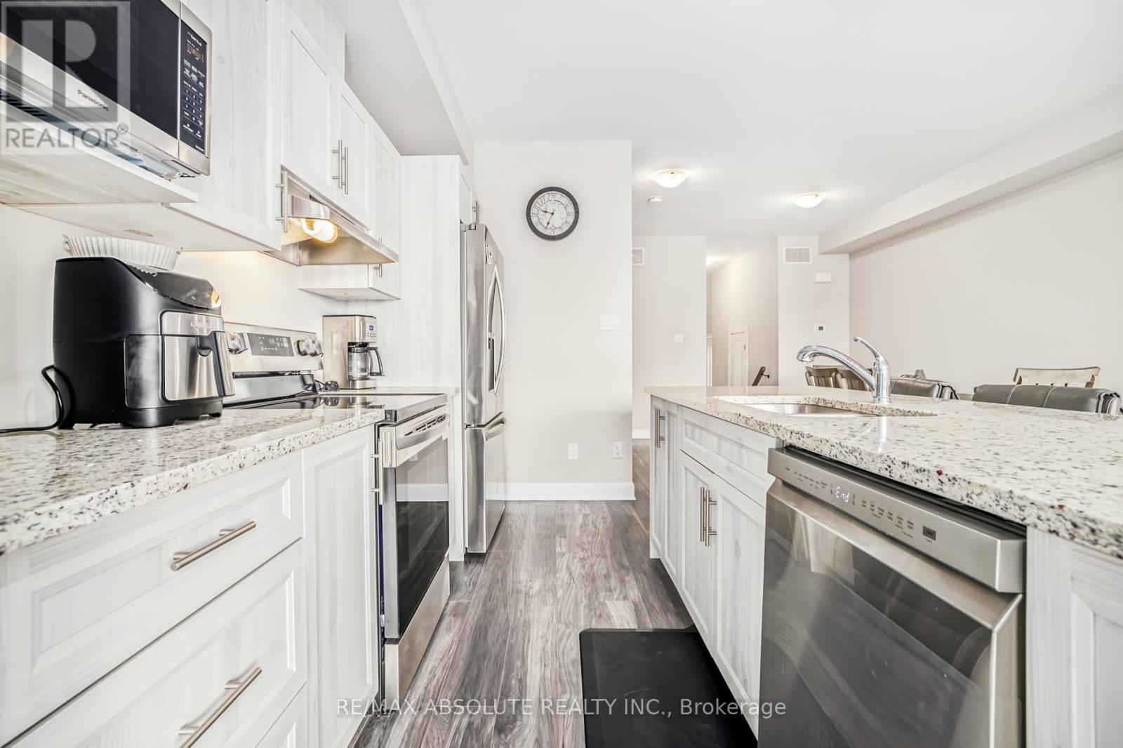 184 Hooper Street, Carleton Place, ON - Indoor Photo Showing Kitchen With Double Sink With Upgraded Kitchen