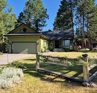 4905 MEADOWS Crescent Fairmont Hot Springs, BC V0B 1L1