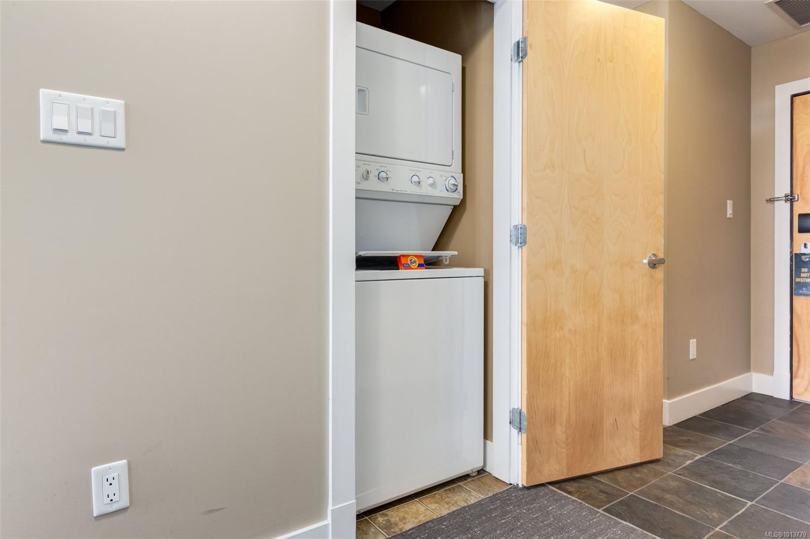 908-181 Beachside Dr, Parksville, BC - Indoor Photo Showing Laundry Room