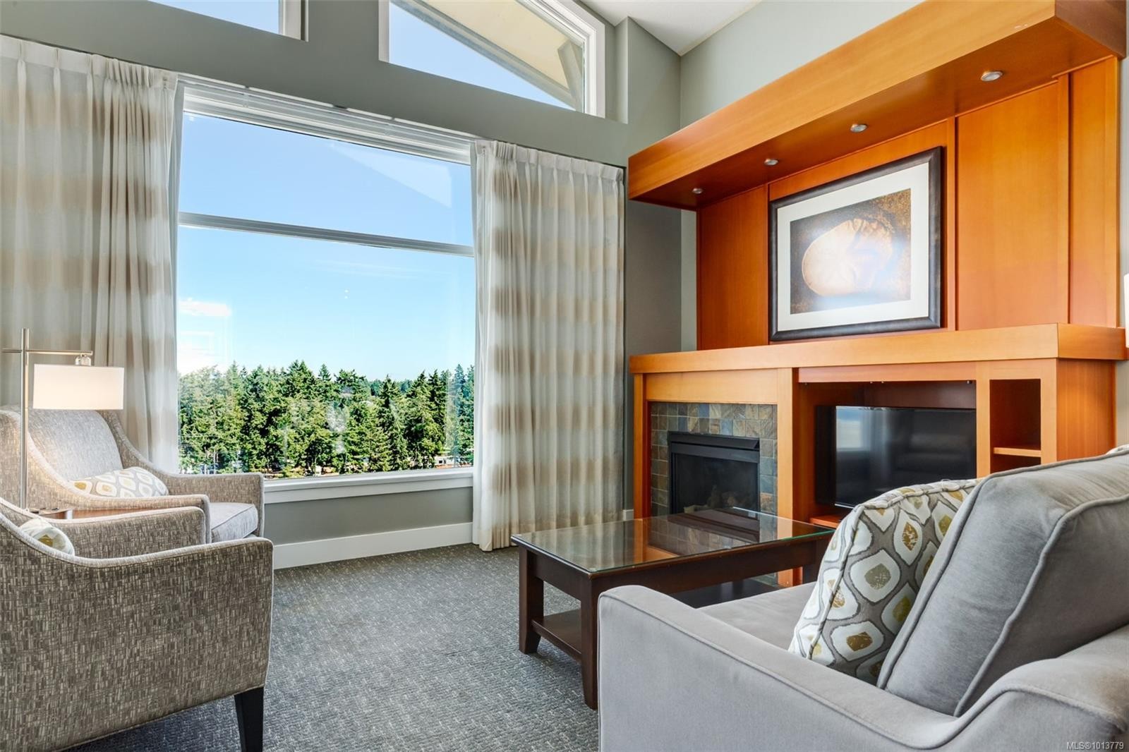 908-181 Beachside Dr, Parksville, BC - Indoor Photo Showing Living Room With Fireplace