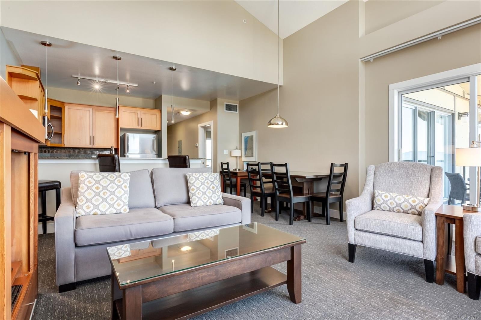 908-181 Beachside Dr, Parksville, BC - Indoor Photo Showing Living Room