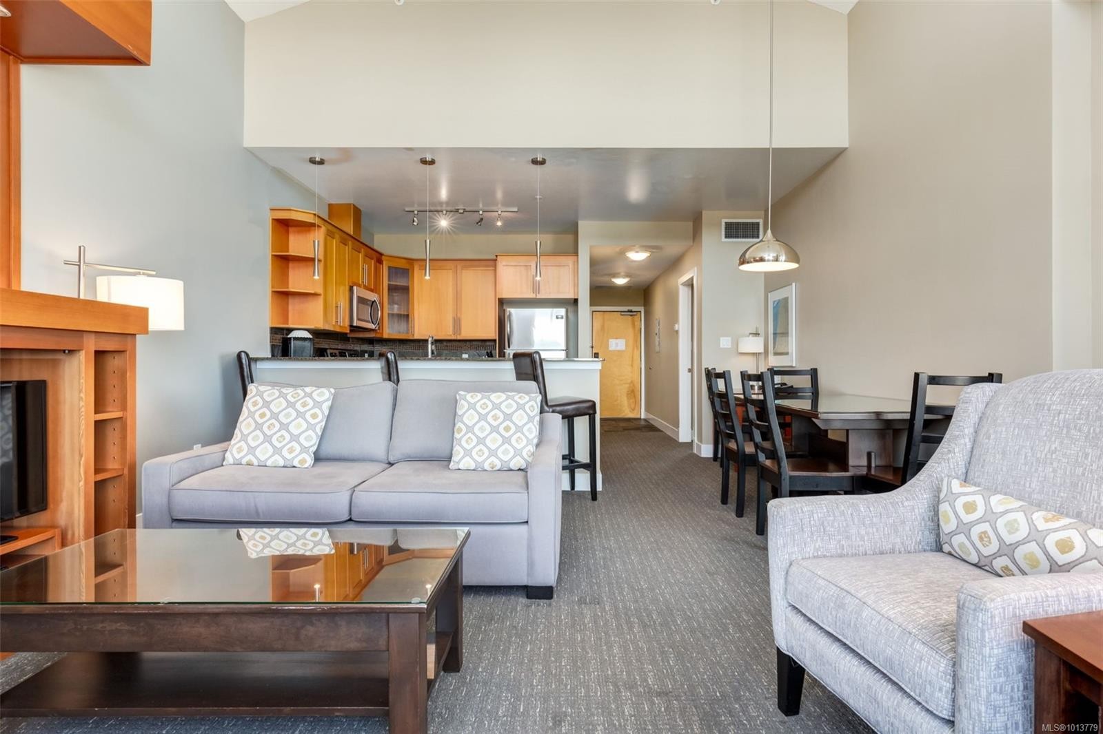 908-181 Beachside Dr, Parksville, BC - Indoor Photo Showing Living Room