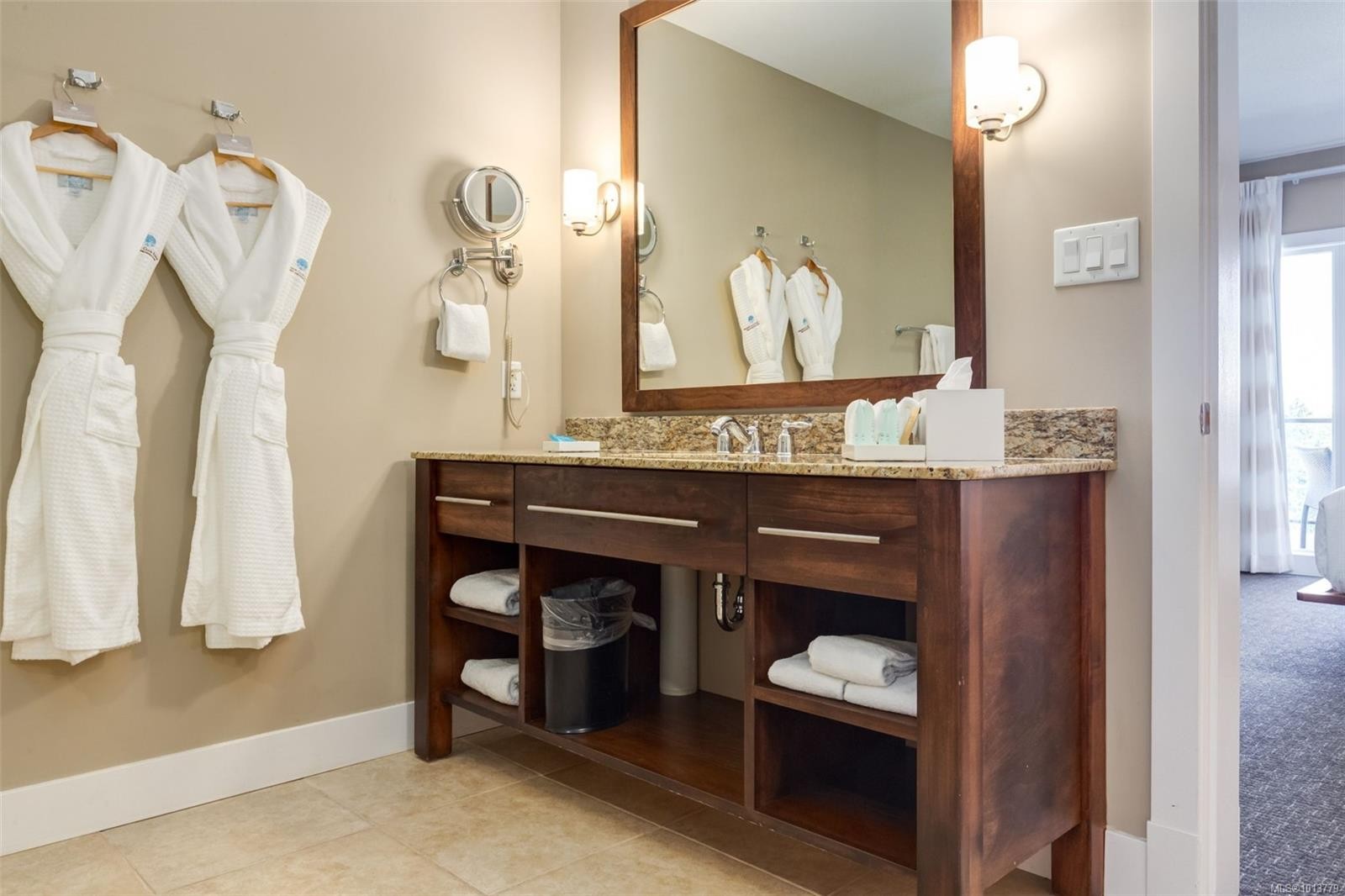 908-181 Beachside Dr, Parksville, BC - Indoor Photo Showing Bathroom