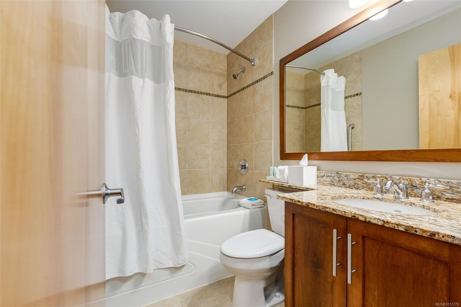 908-181 Beachside Dr, Parksville, BC - Indoor Photo Showing Bathroom