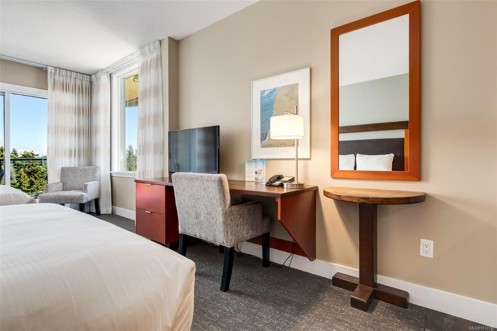 908-181 Beachside Dr, Parksville, BC - Indoor Photo Showing Bedroom