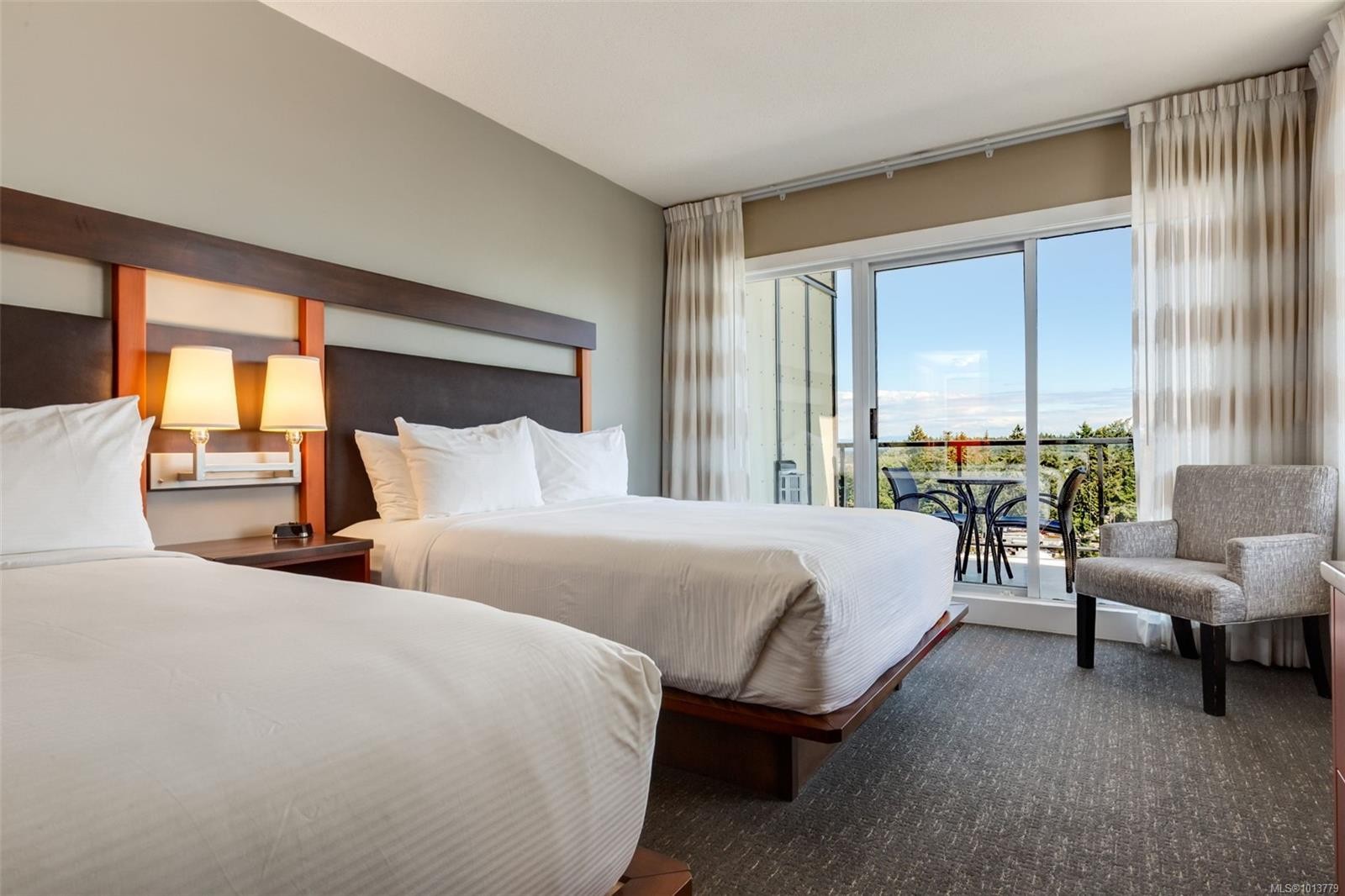 908-181 Beachside Dr, Parksville, BC - Indoor Photo Showing Bedroom