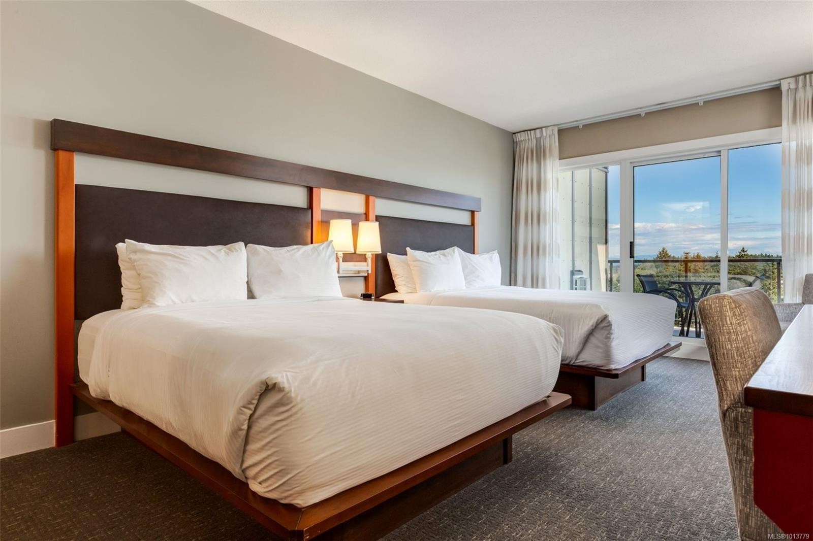 908-181 Beachside Dr, Parksville, BC - Indoor Photo Showing Bedroom