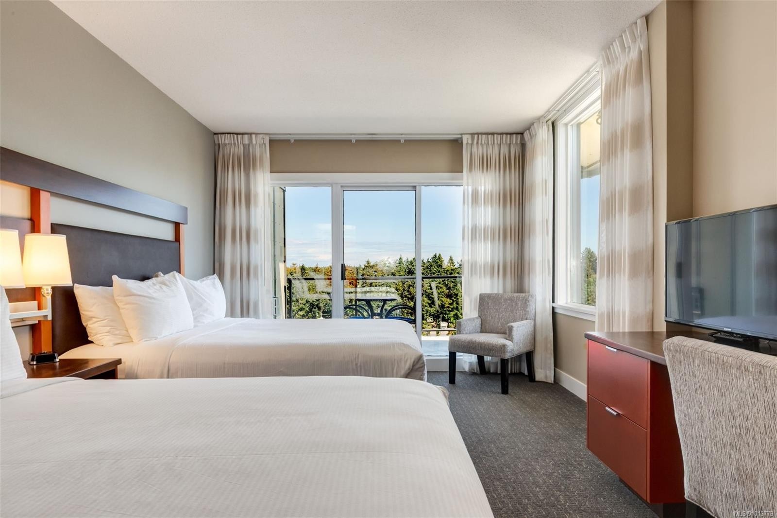 908-181 Beachside Dr, Parksville, BC - Indoor Photo Showing Bedroom