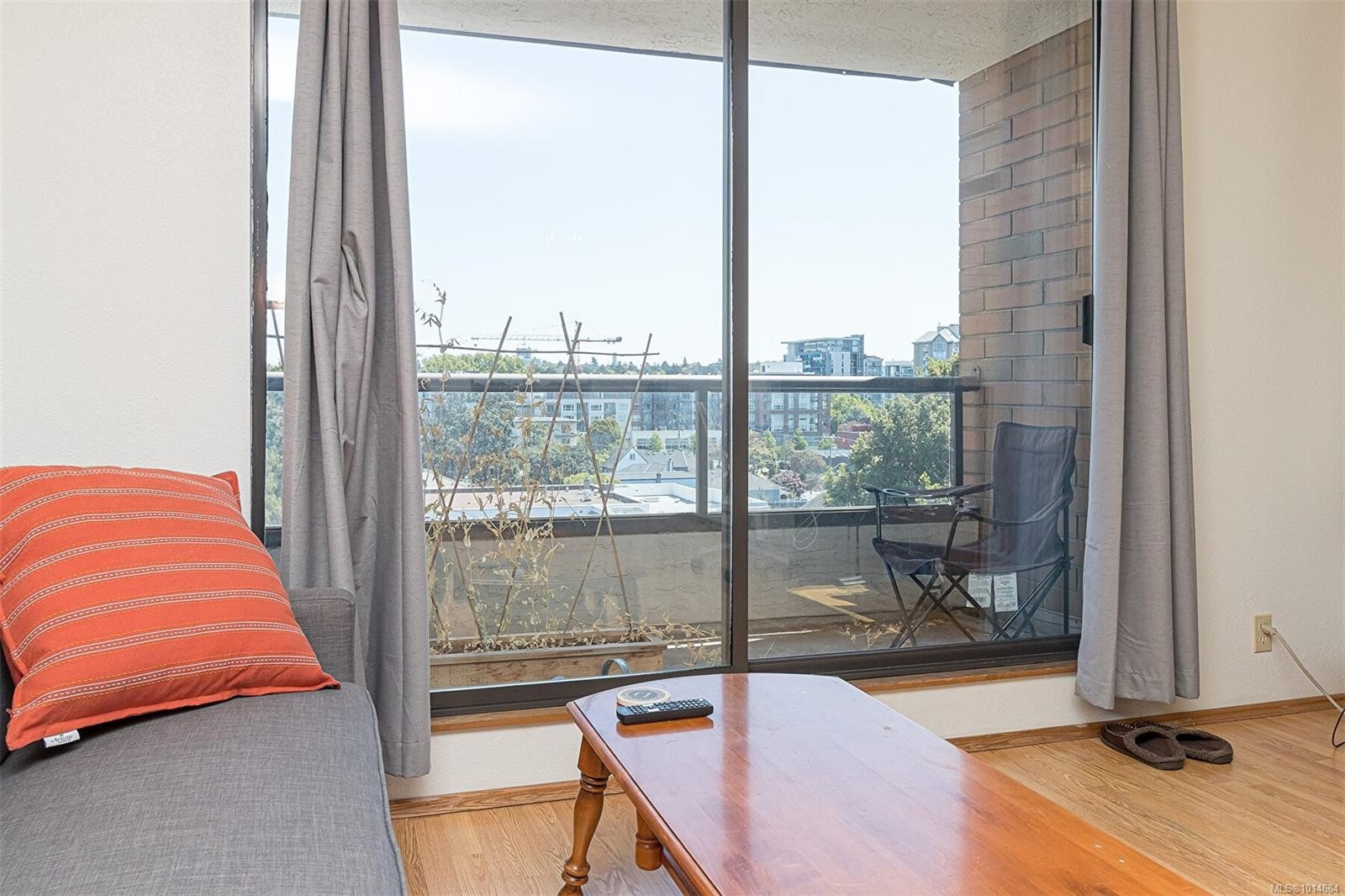 809-1630 Quadra St, Victoria, BC - Indoor