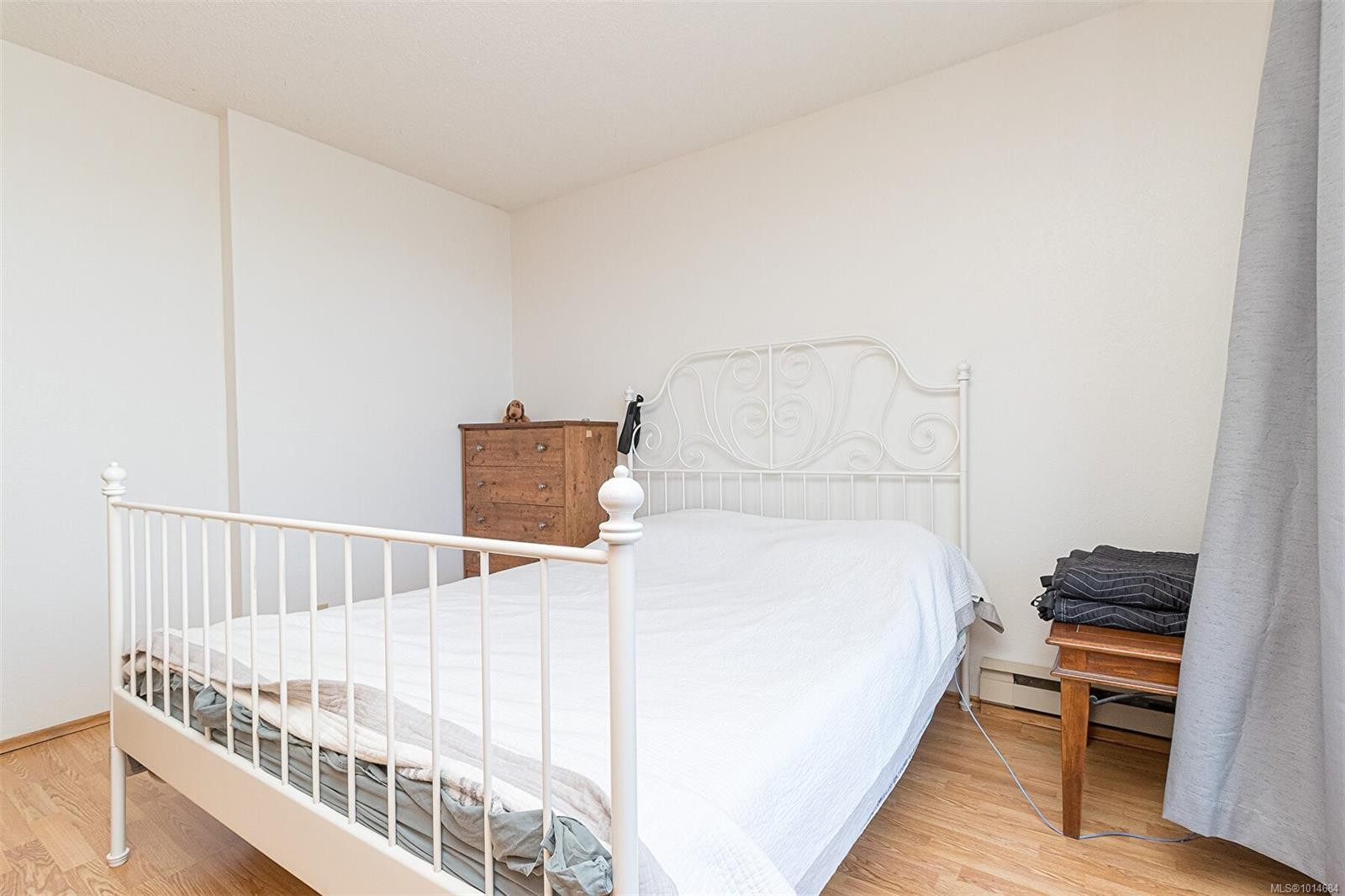 809-1630 Quadra St, Victoria, BC - Indoor Photo Showing Bedroom