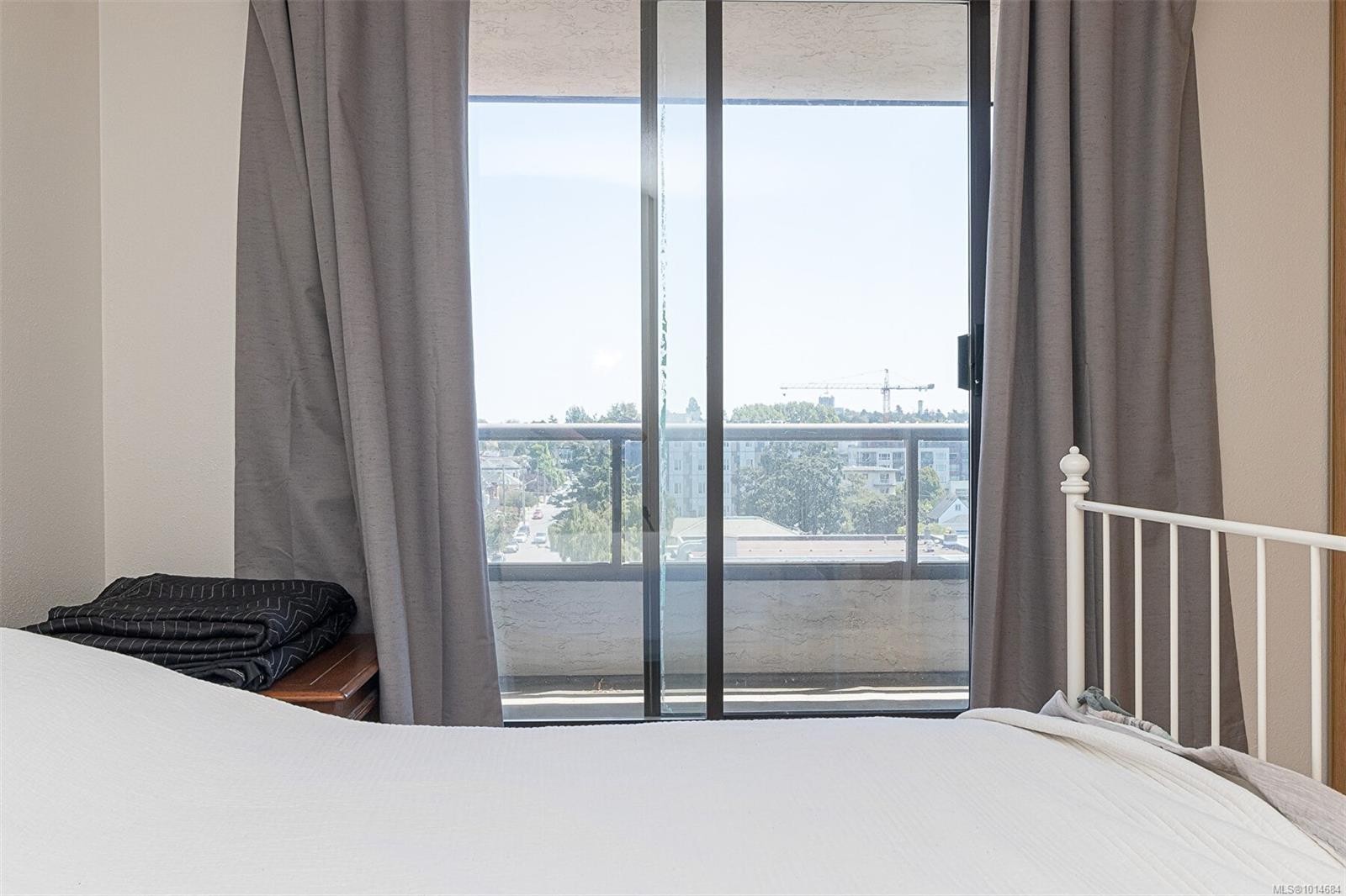 809-1630 Quadra St, Victoria, BC - Indoor Photo Showing Bedroom