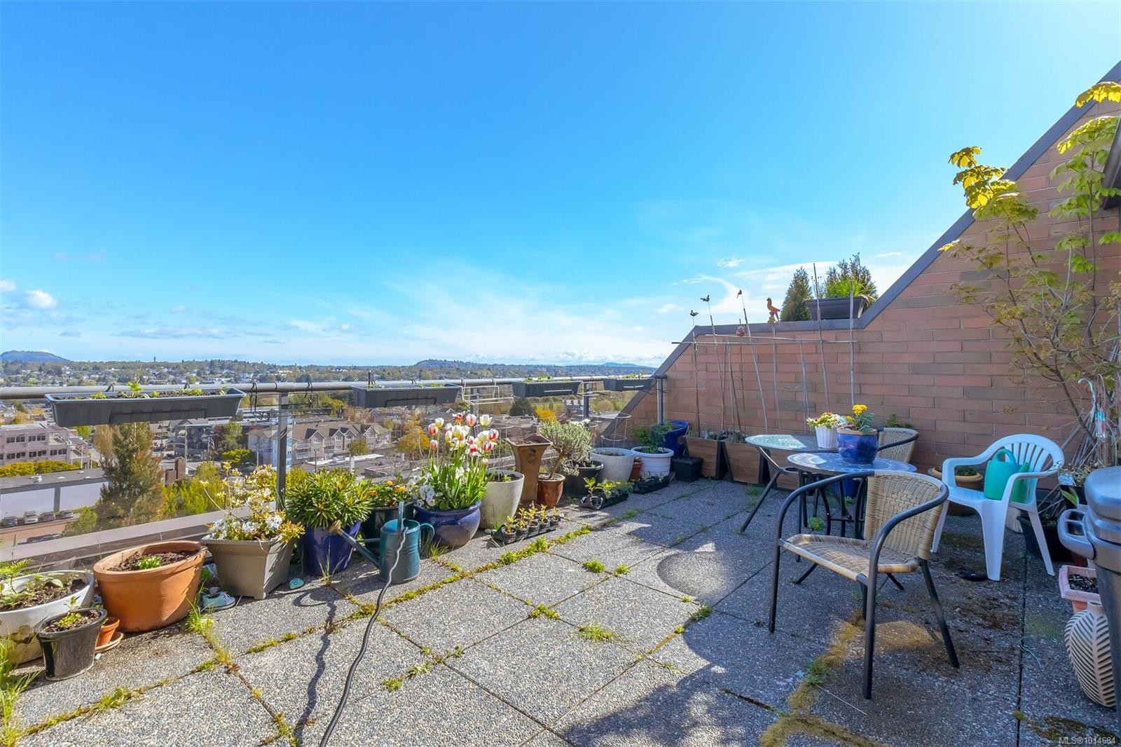 809-1630 Quadra St, Victoria, BC - Outdoor