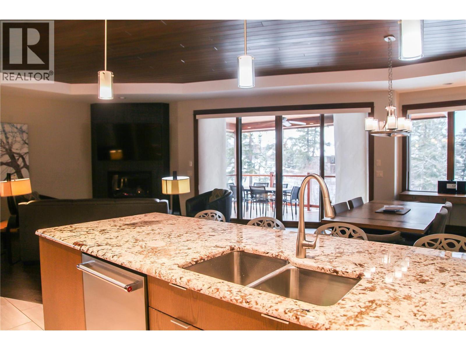 101 Dormie Drive Unit# 3H, Vernon, BC - Indoor Photo Showing Kitchen With Double Sink