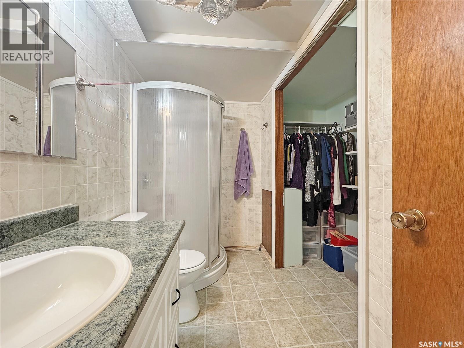 106 Strange Street, Cut Knife, SK - Indoor Photo Showing Bathroom