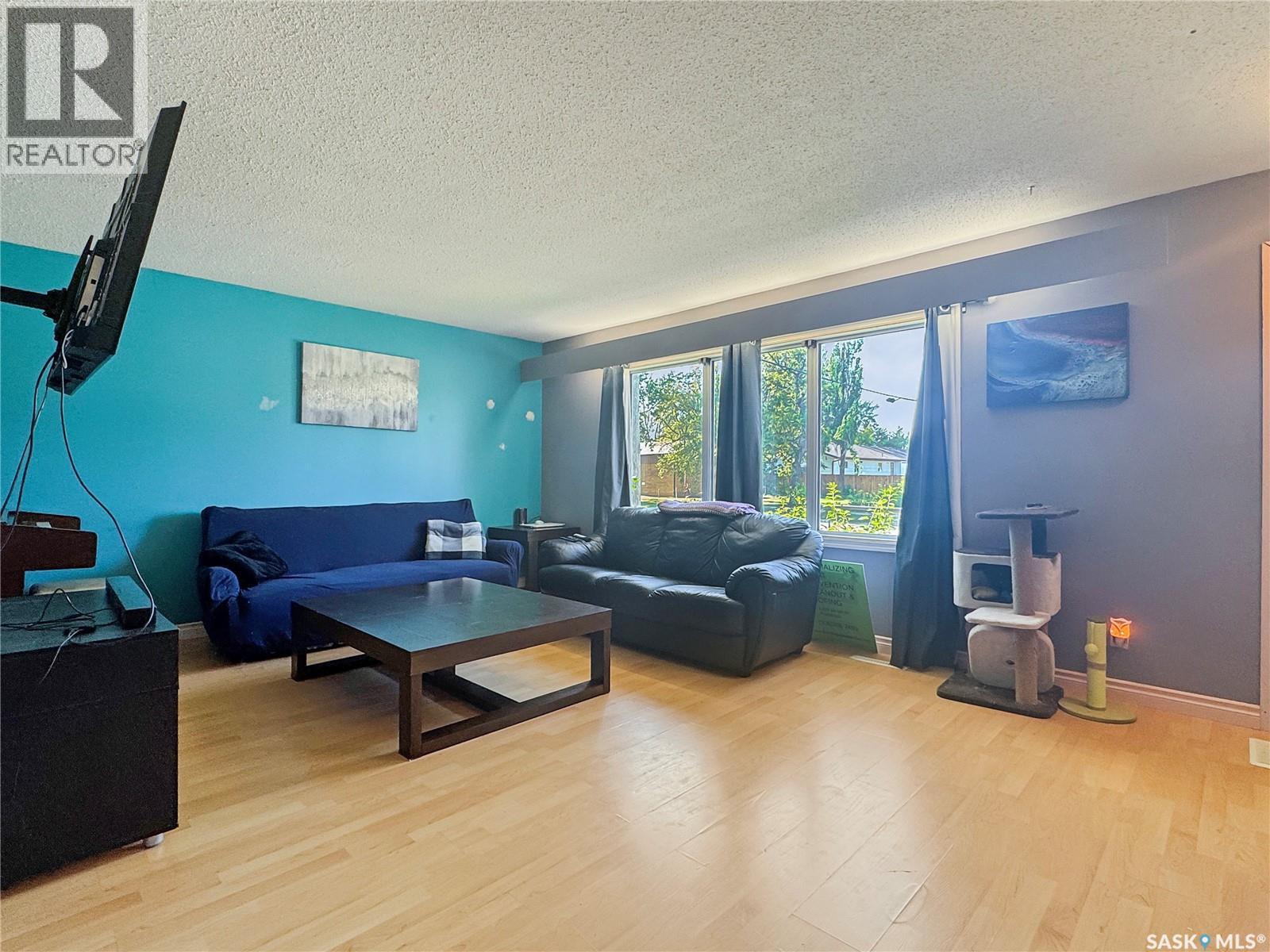 106 Strange Street, Cut Knife, SK - Indoor Photo Showing Living Room