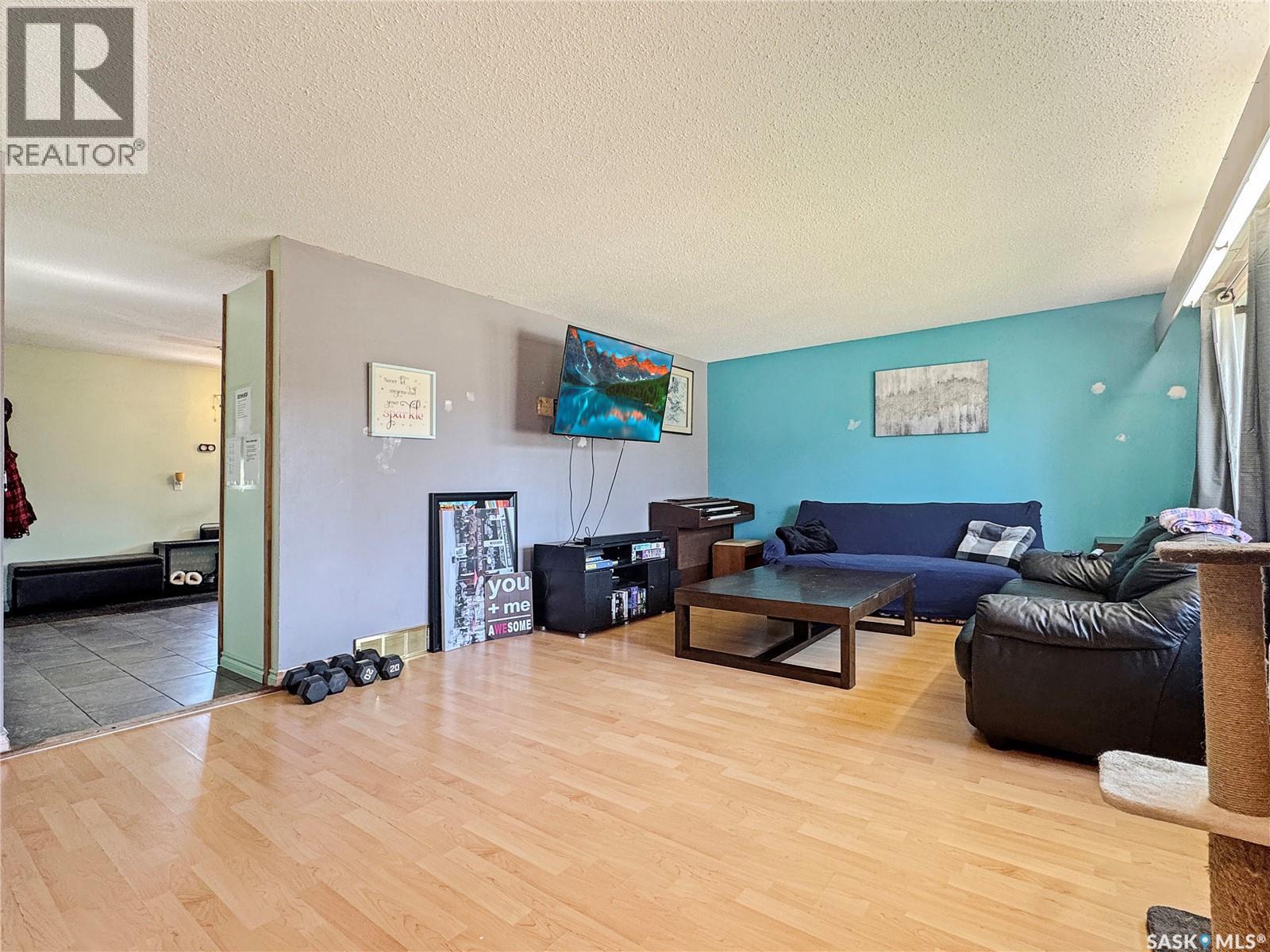 106 Strange Street, Cut Knife, SK - Indoor Photo Showing Living Room
