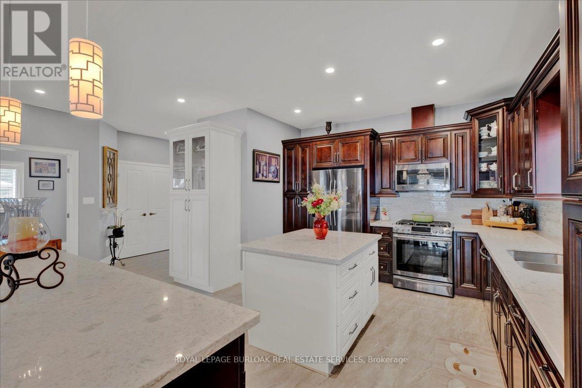 89 Eleanor Avenue, Hamilton, ON - Indoor Photo Showing Kitchen