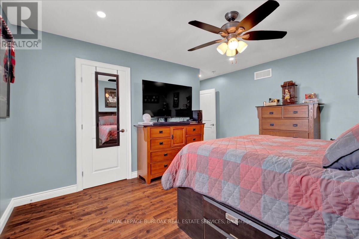 89 Eleanor Avenue, Hamilton, ON - Indoor Photo Showing Bedroom
