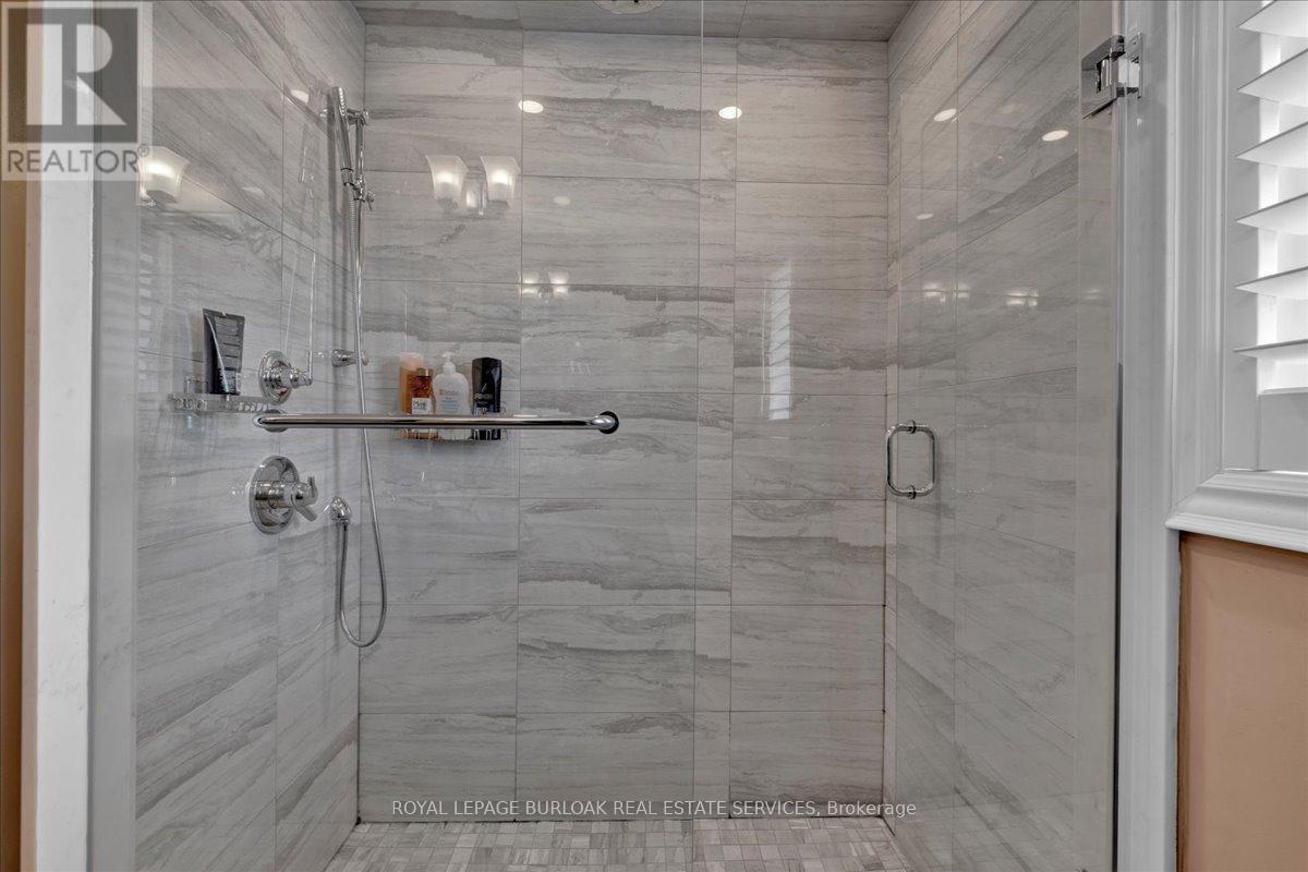 89 Eleanor Avenue, Hamilton, ON - Indoor Photo Showing Bathroom