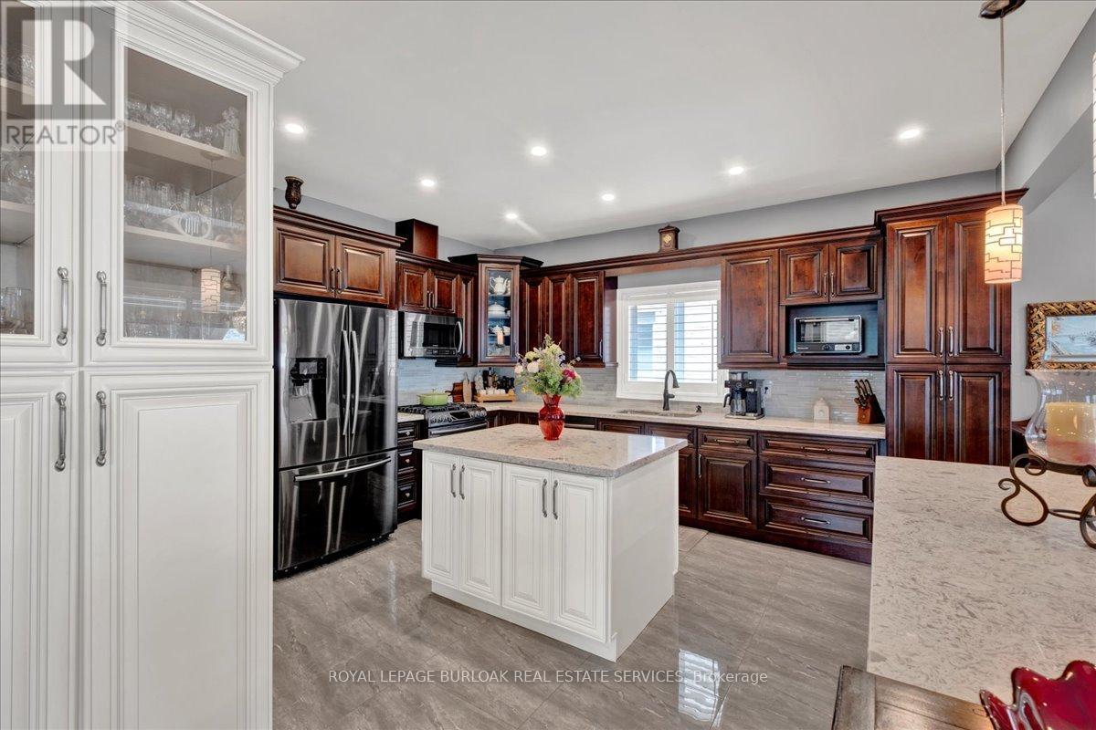 89 Eleanor Avenue, Hamilton, ON - Indoor Photo Showing Kitchen