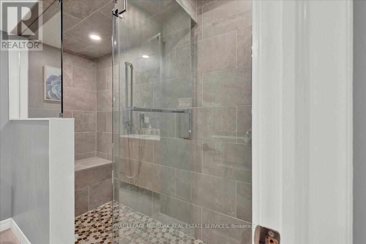 89 Eleanor Avenue, Hamilton, ON - Indoor Photo Showing Bathroom
