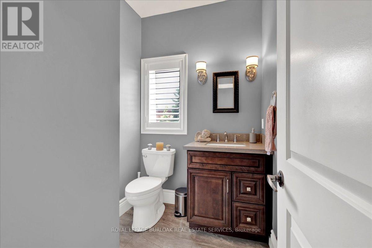 89 Eleanor Avenue, Hamilton, ON - Indoor Photo Showing Bathroom