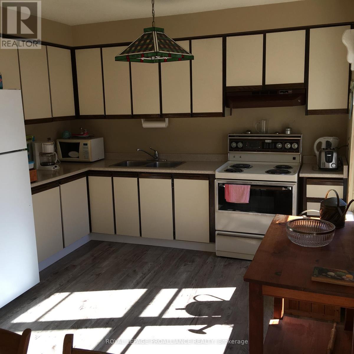 13 Portneuf Court, Toronto (Waterfront Communities), ON - Indoor Photo Showing Kitchen With Double Sink