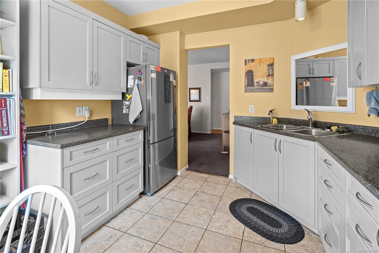 501-1020 View St, Victoria, BC - Indoor Photo Showing Kitchen With Double Sink