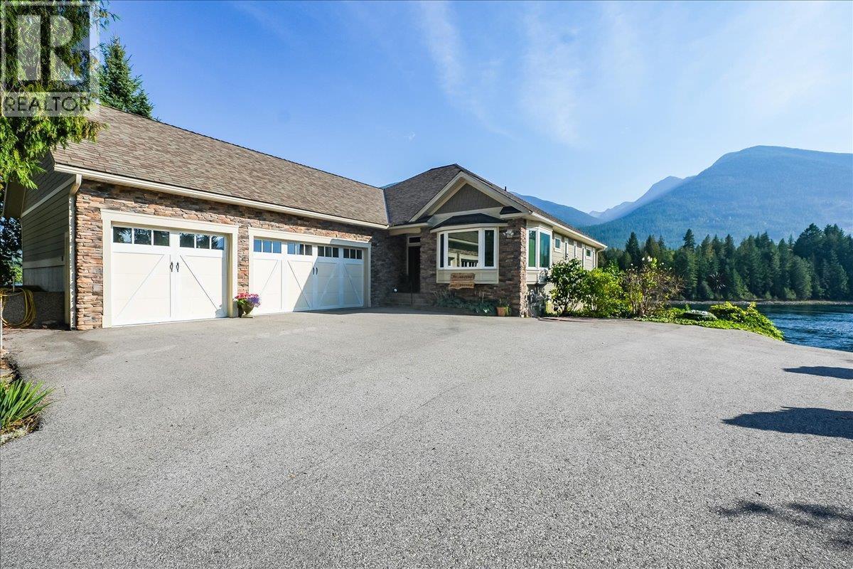 48-7126 Highway 3A Highway, Nelson, BC - Outdoor