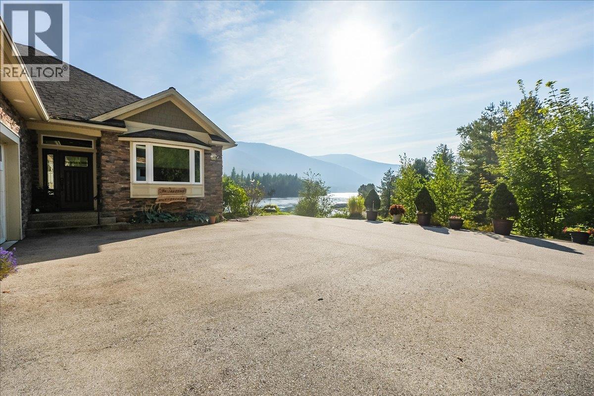 48-7126 Highway 3A Highway, Nelson, BC - Outdoor