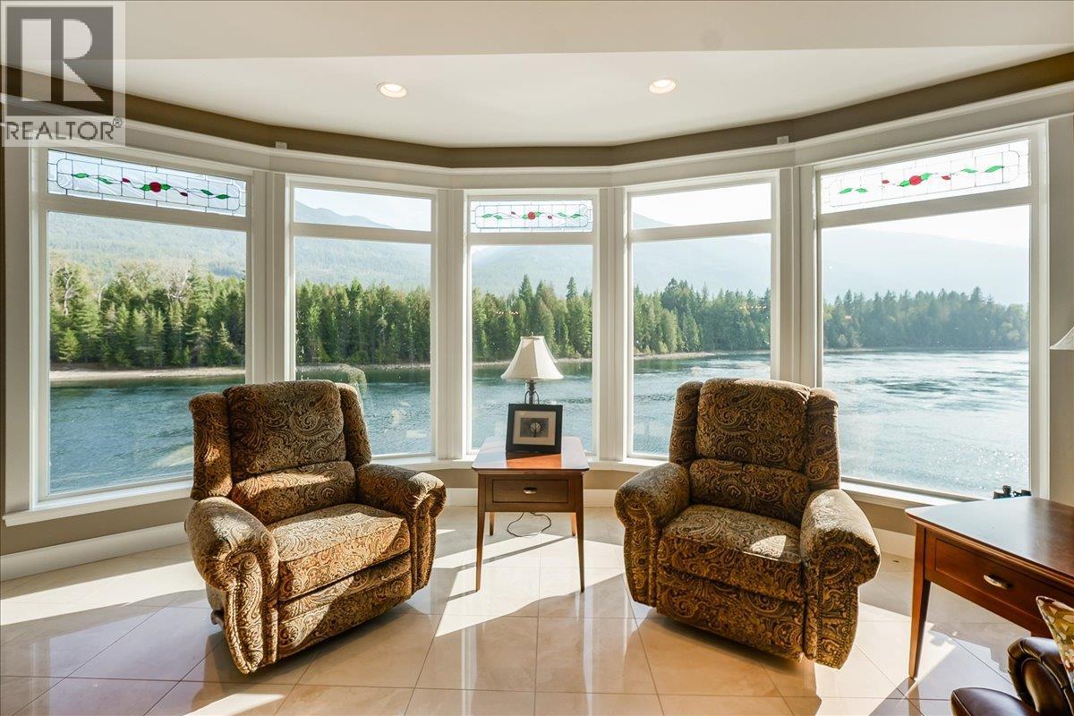 48-7126 Highway 3A Highway, Nelson, BC - Indoor Photo Showing Living Room