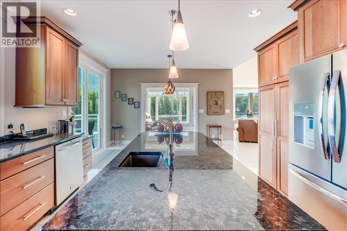48-7126 Highway 3A Highway, Nelson, BC - Indoor Photo Showing Kitchen