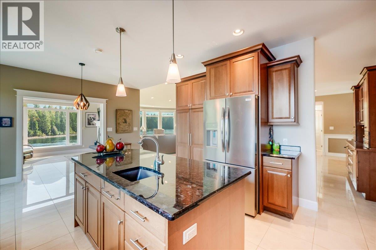 48-7126 Highway 3A Highway, Nelson, BC - Indoor Photo Showing Kitchen With Upgraded Kitchen