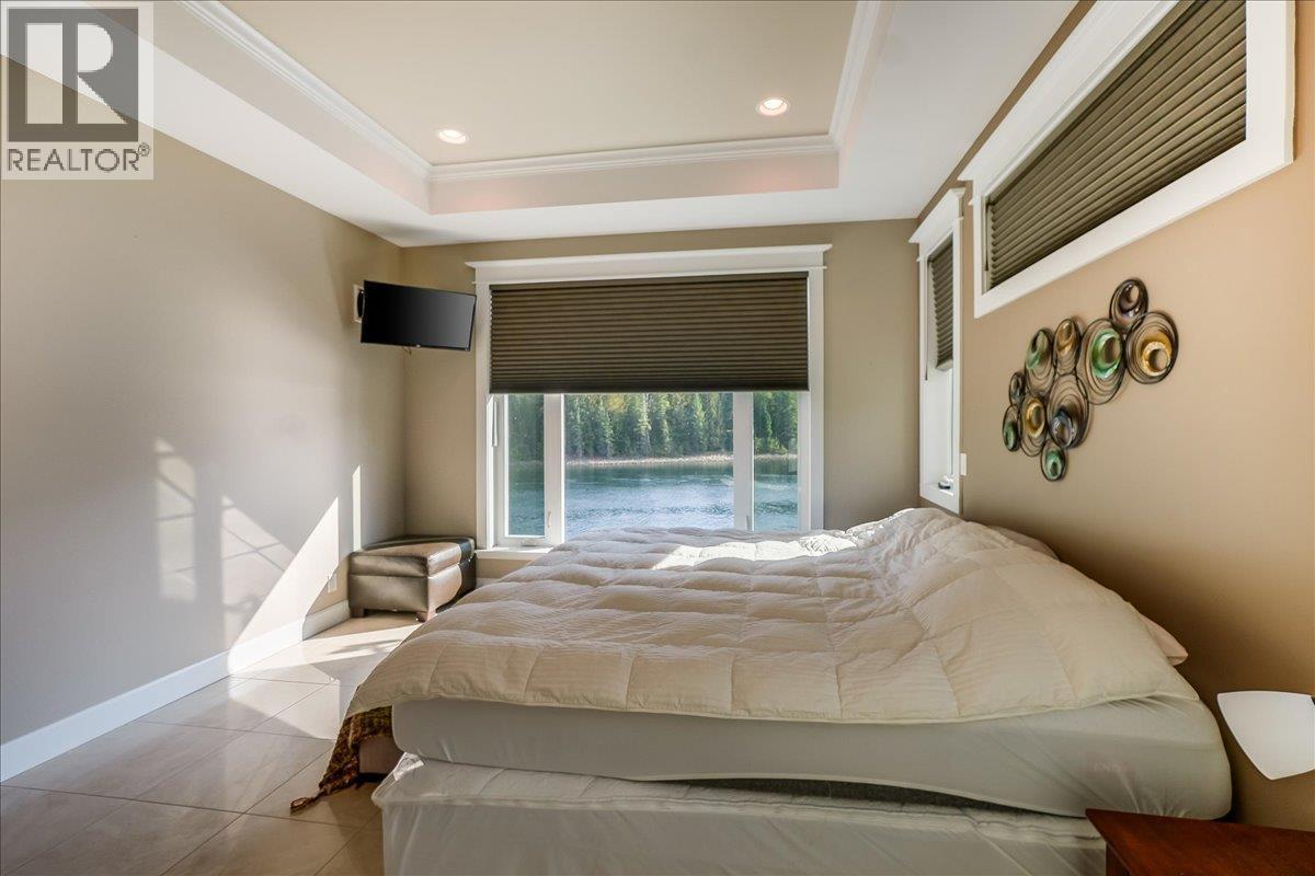 48-7126 Highway 3A Highway, Nelson, BC - Indoor Photo Showing Bedroom