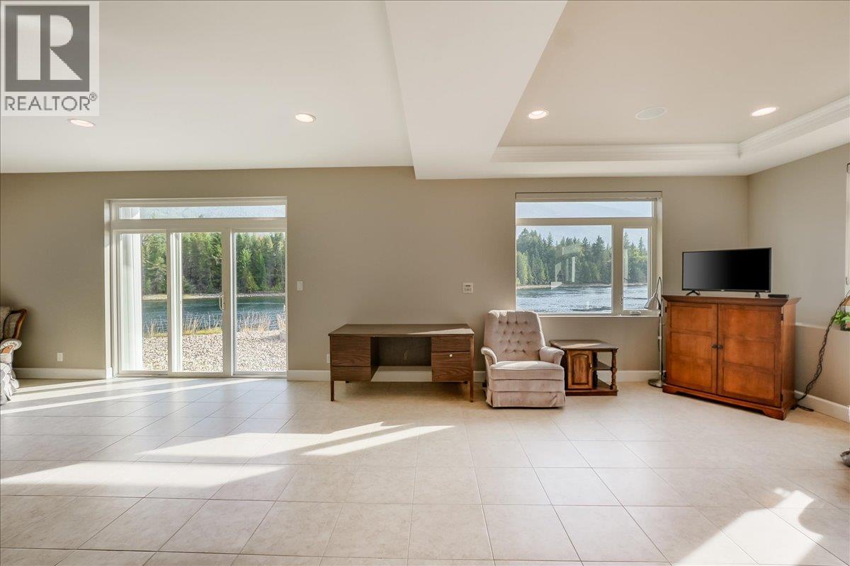 48-7126 Highway 3A Highway, Nelson, BC - Indoor