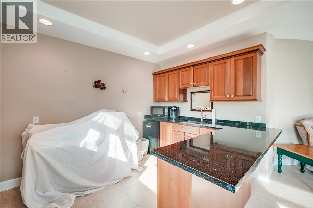 48-7126 Highway 3A Highway, Nelson, BC - Indoor Photo Showing Kitchen