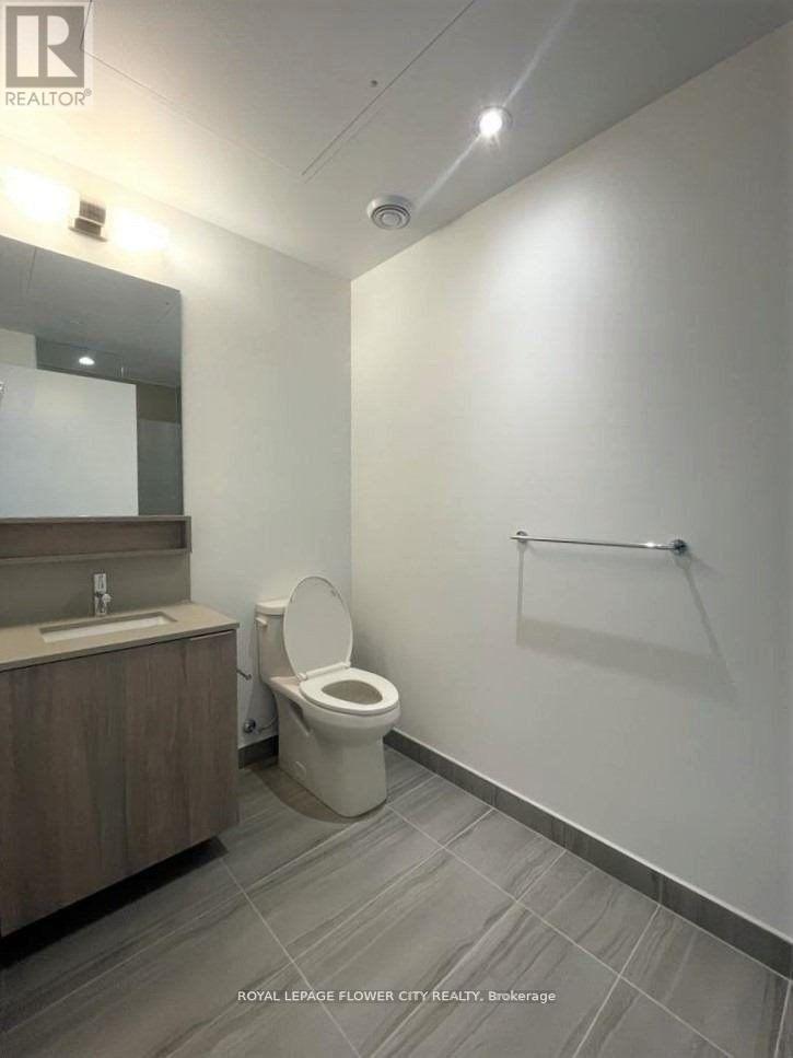 3807 - 950 Portage Parkway, Vaughan, ON - Indoor Photo Showing Bathroom