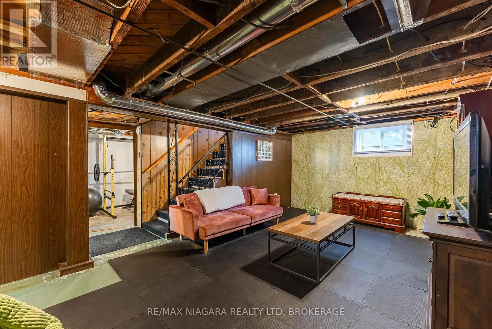 113 Lyons Avenue, Welland (Lincoln/Crowland), ON - Indoor Photo Showing Basement