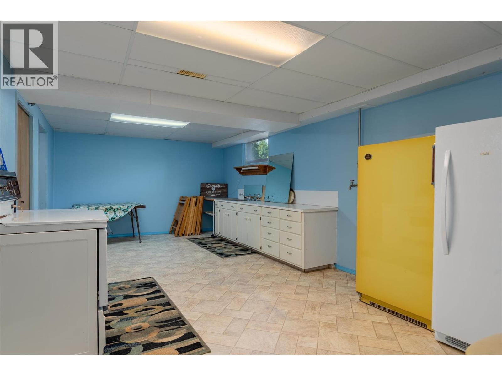 2645 Shoreacres Road, Castlegar, BC - Indoor