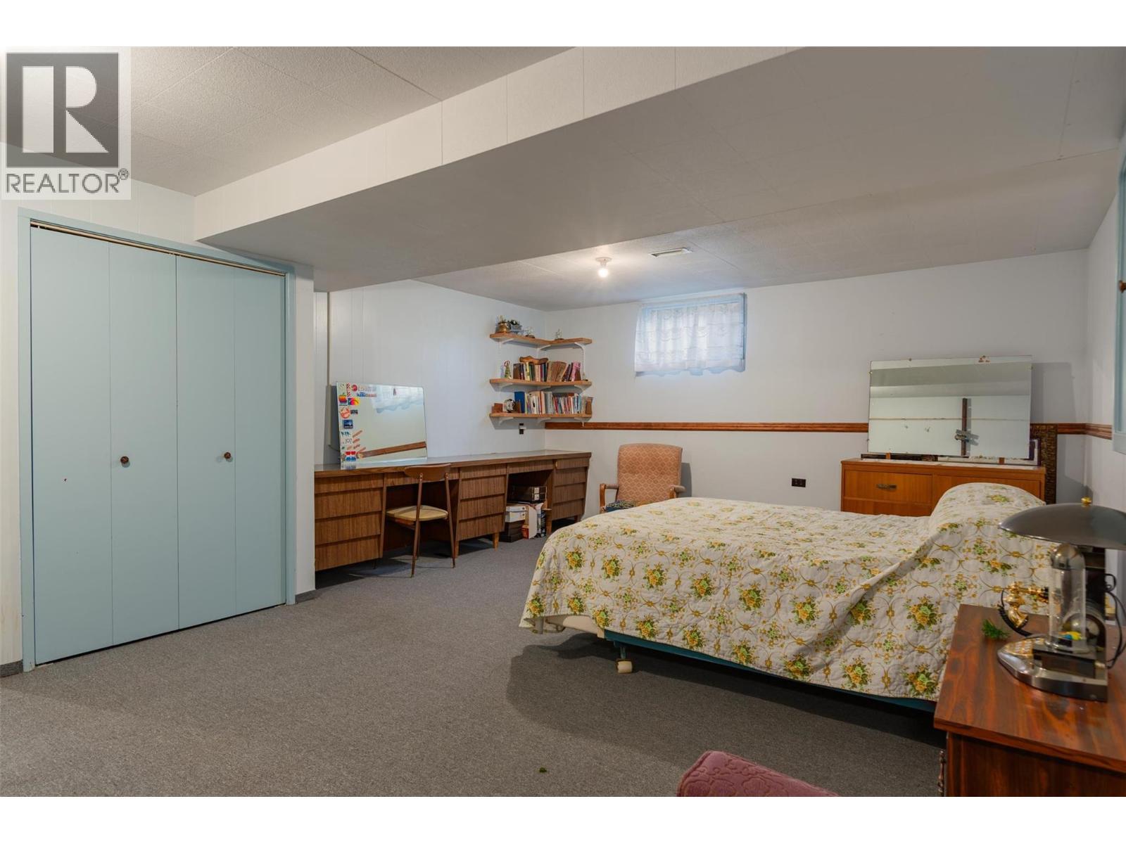 2645 Shoreacres Road, Castlegar, BC - Indoor Photo Showing Bedroom