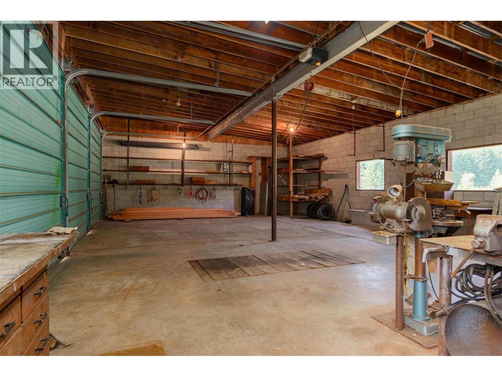 2645 Shoreacres Road, Castlegar, BC - Indoor