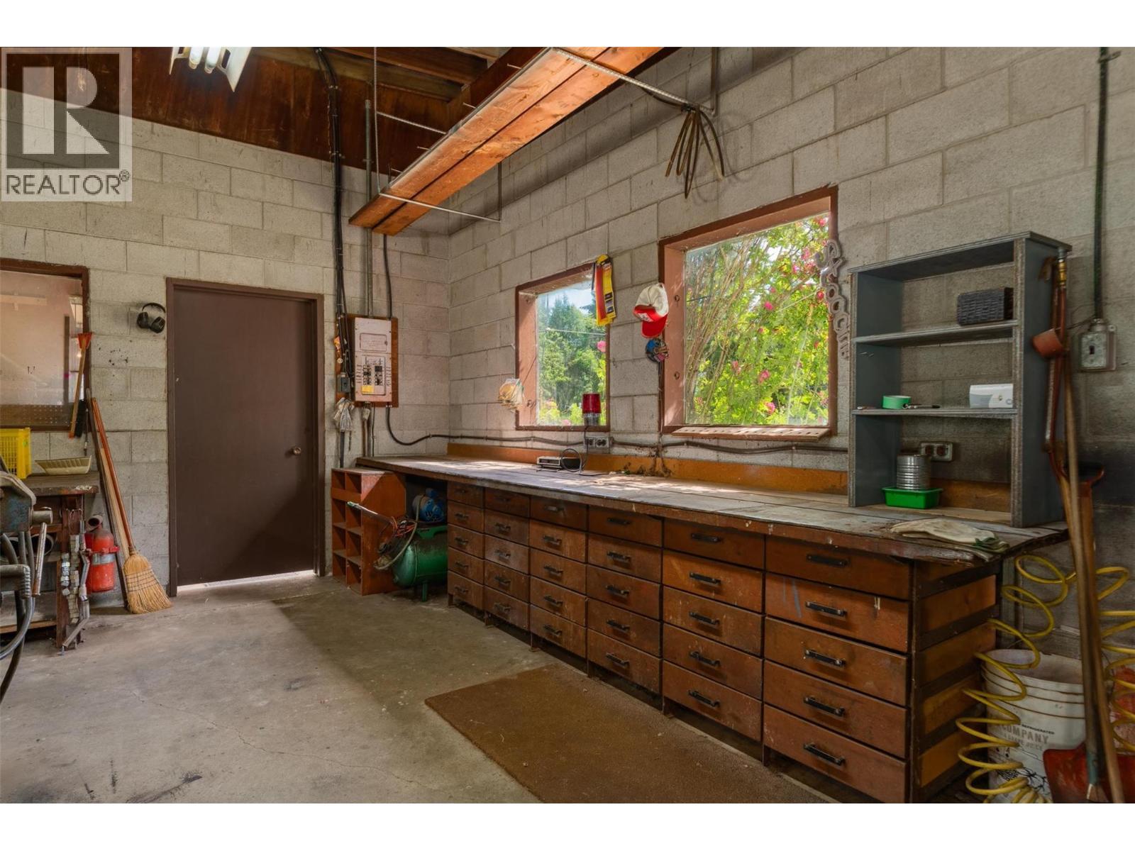 2645 Shoreacres Road, Castlegar, BC - Indoor