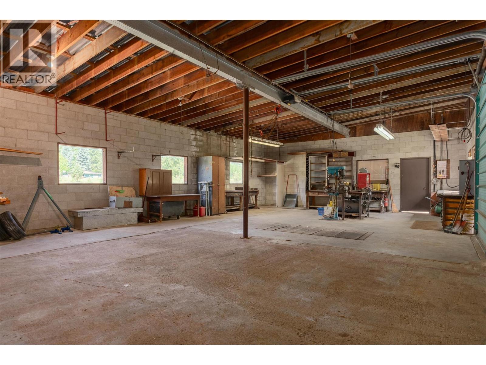 2645 Shoreacres Road, Castlegar, BC - Indoor Photo Showing Basement