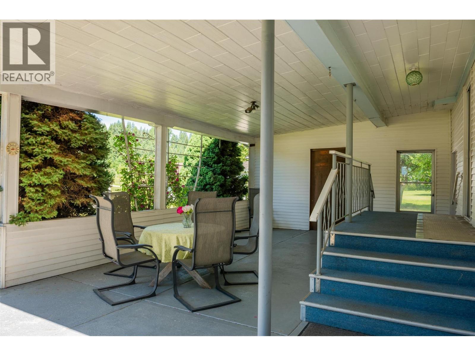 2645 Shoreacres Road, Castlegar, BC - Outdoor With Deck Patio Veranda