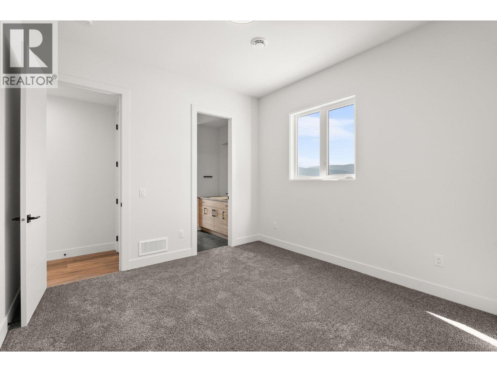 901 Melrose Street, Kelowna, BC - Indoor Photo Showing Other Room