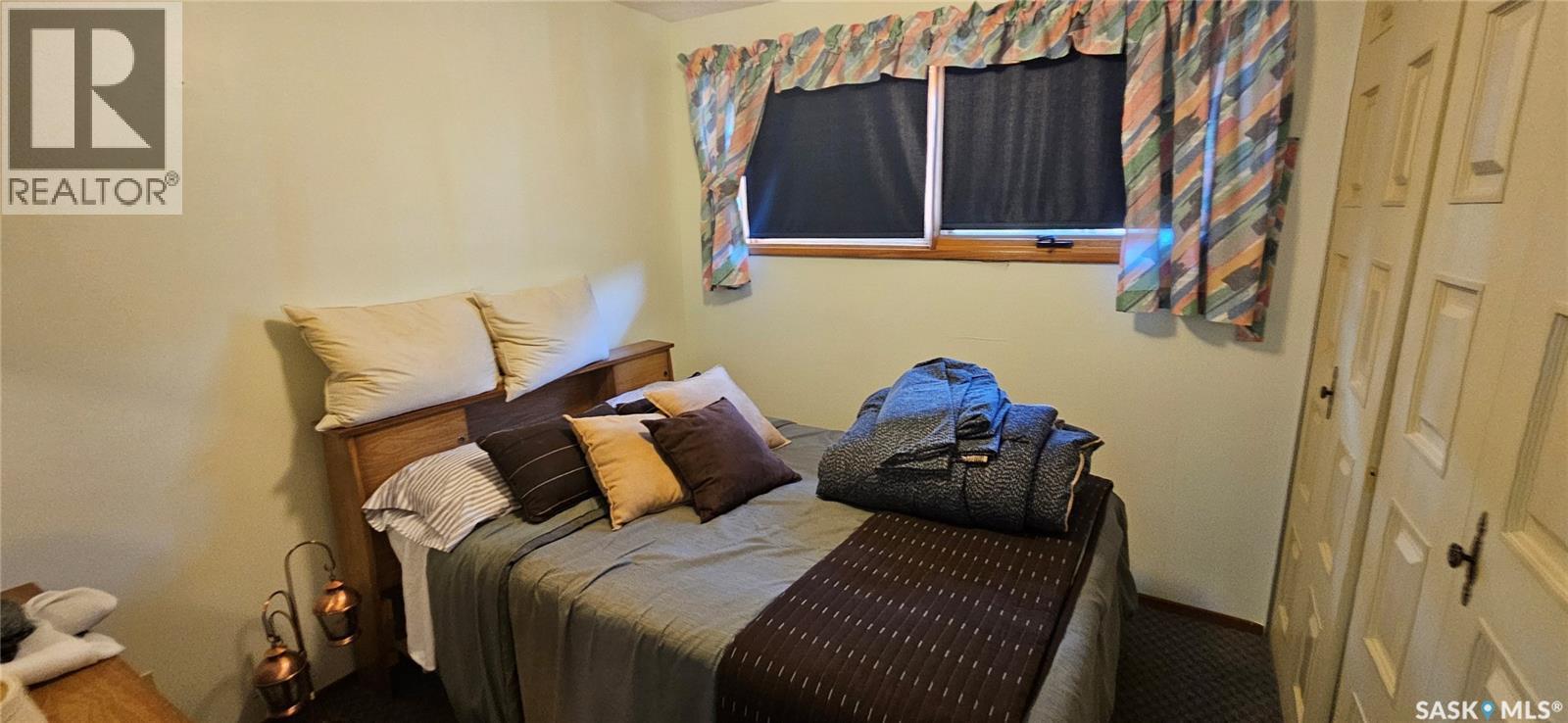 1101 Division Street, Vanguard, SK - Indoor Photo Showing Bedroom
