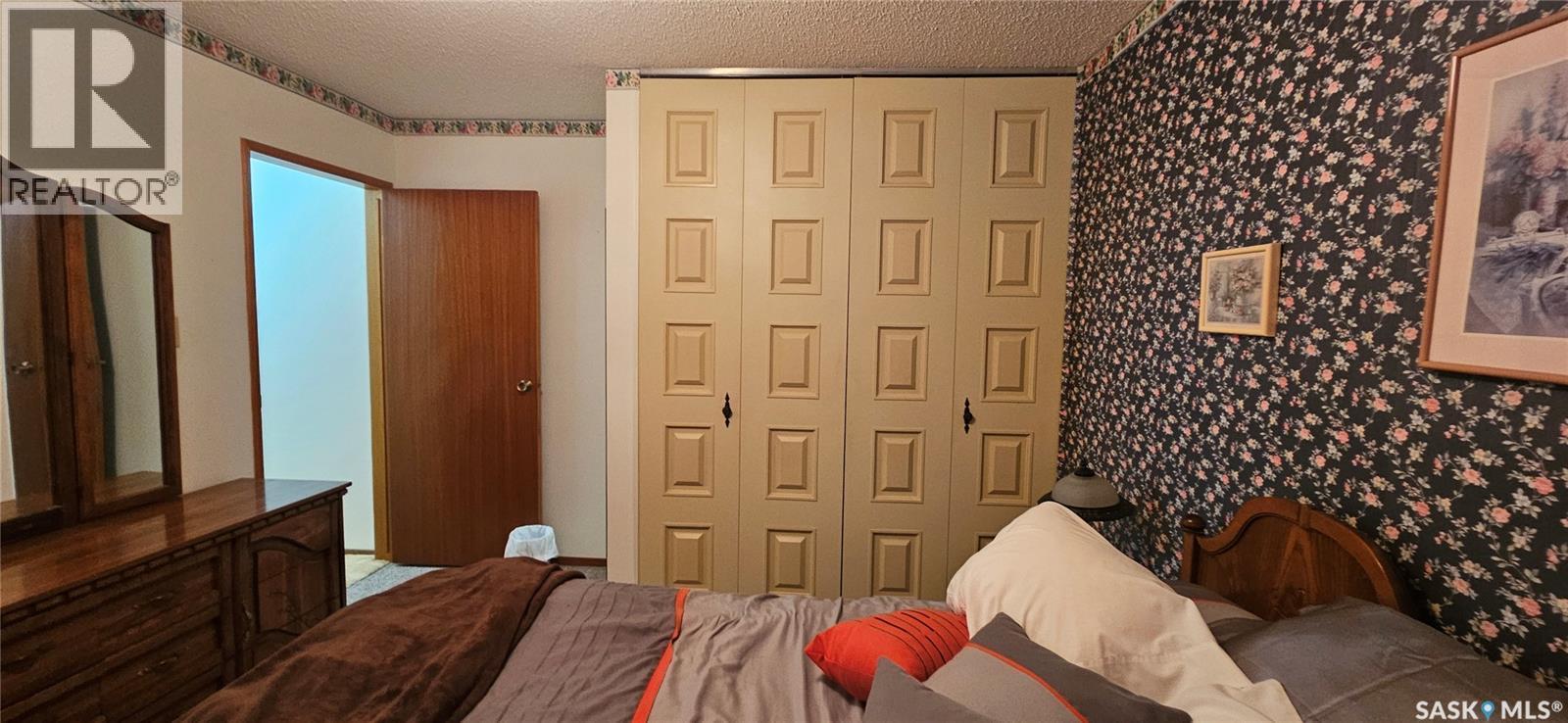 1101 Division Street, Vanguard, SK - Indoor Photo Showing Bedroom