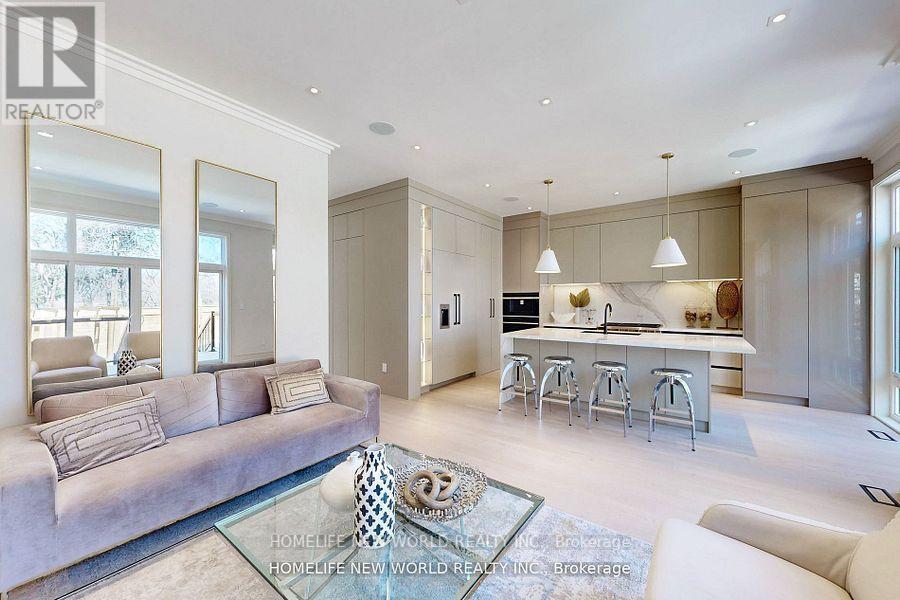 168 Glenvale Boulevard, Toronto, ON - Indoor Photo Showing Living Room