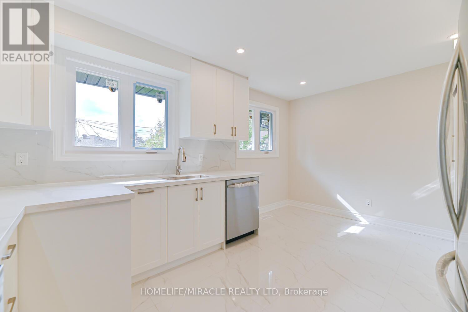 46 Flintwick Drive, Toronto, ON - Indoor Photo Showing Kitchen
