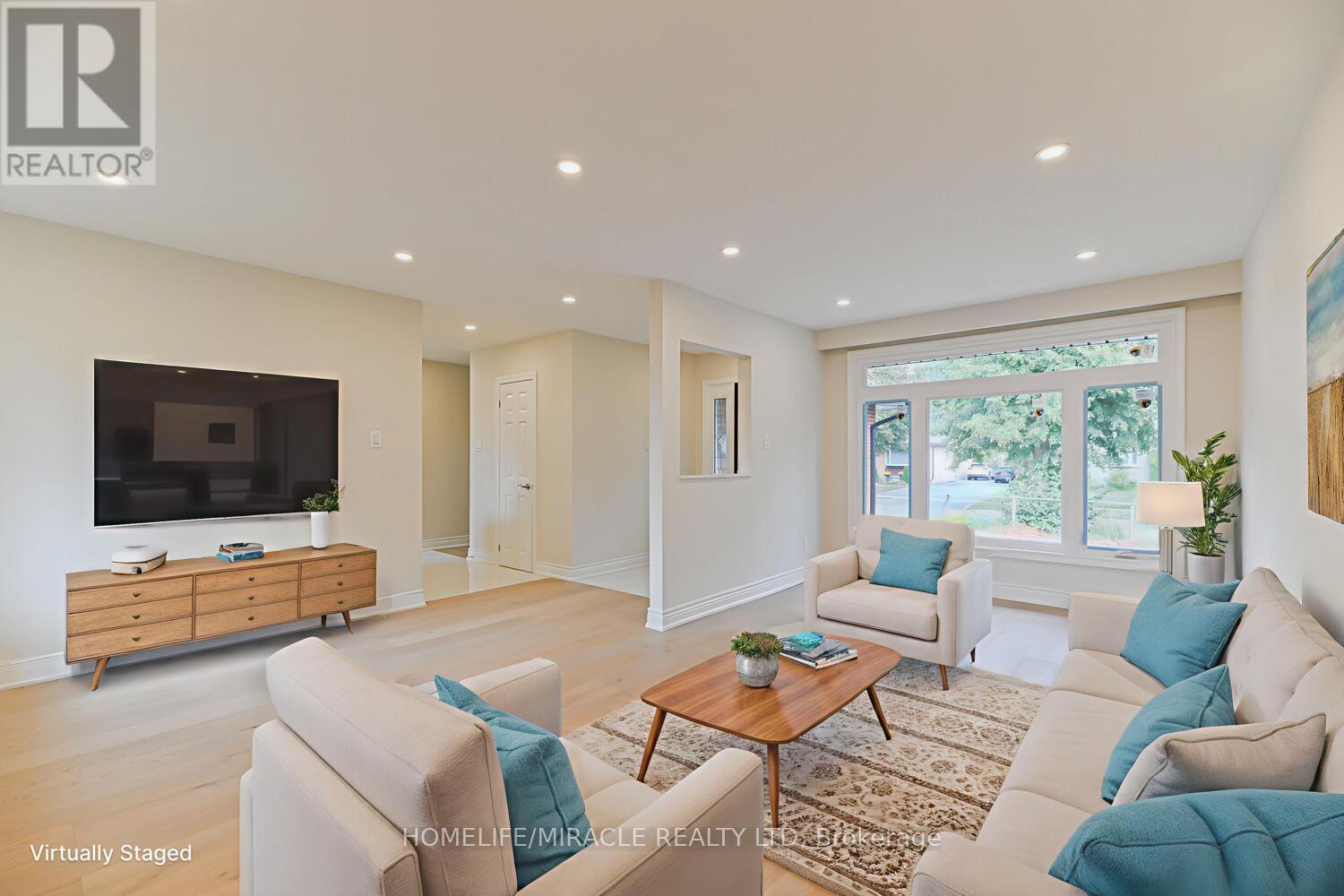46 Flintwick Drive, Toronto, ON - Indoor Photo Showing Living Room